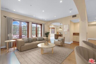 1101 S Gretna Green Way in Los Angeles, CA - Building Photo - Building Photo