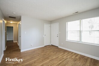 4509 Phoenix Dr in Indianapolis, IN - Foto de edificio - Building Photo