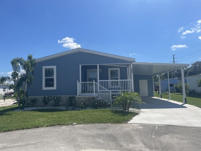 904 W Xanadu Ave in Venice, FL - Building Photo - Building Photo