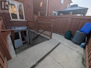 541 Scott Blvd in Milton, ON - Building Photo - Building Photo