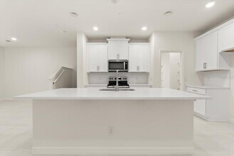 548 Southern Edge Wy in Sanford, FL - Building Photo - Building Photo