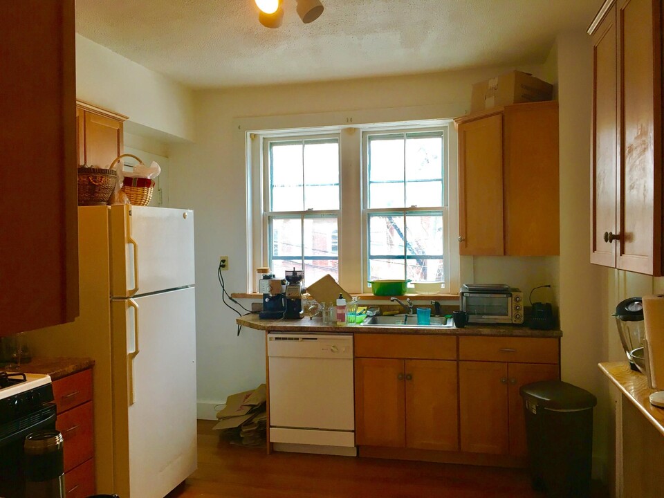 1677 Beacon St, Unit 2 in Brookline, MA - Building Photo