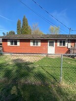 1907 Greenway Ave in Yakima, WA - Building Photo