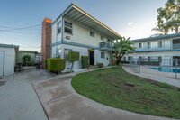 7001 Orange Ave in Long Beach, CA - Building Photo - Building Photo