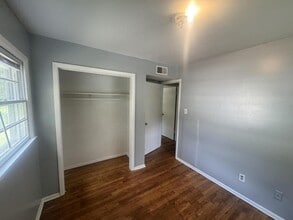 1416 E Sedgefield Dr in Winston-Salem, NC - Building Photo - Building Photo