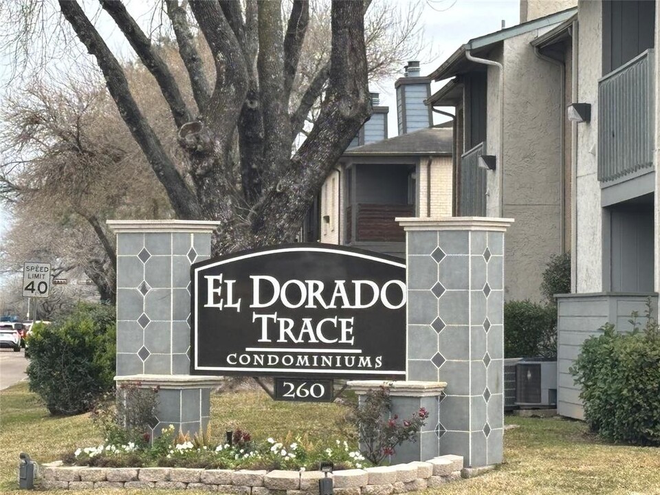 260 El Dorado Blvd in Webster, TX - Foto de edificio