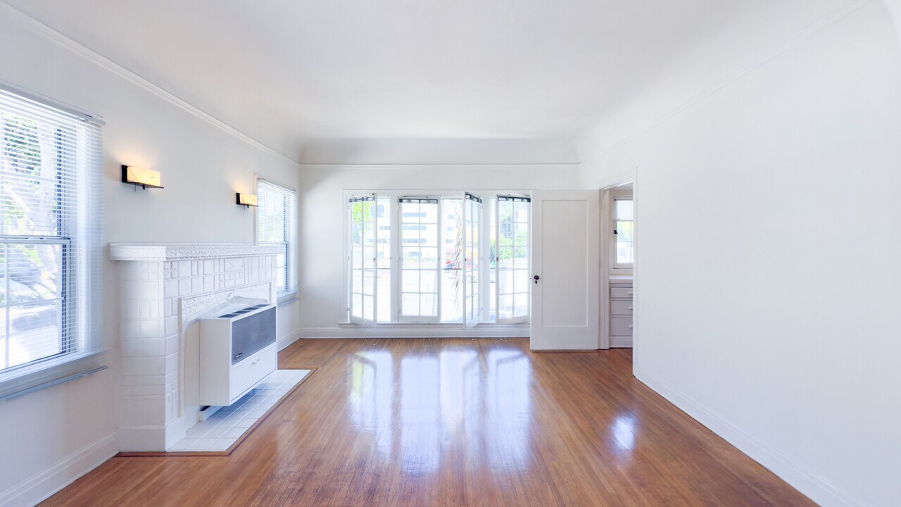 649 N Irving Blvd in Los Angeles, CA - Building Photo