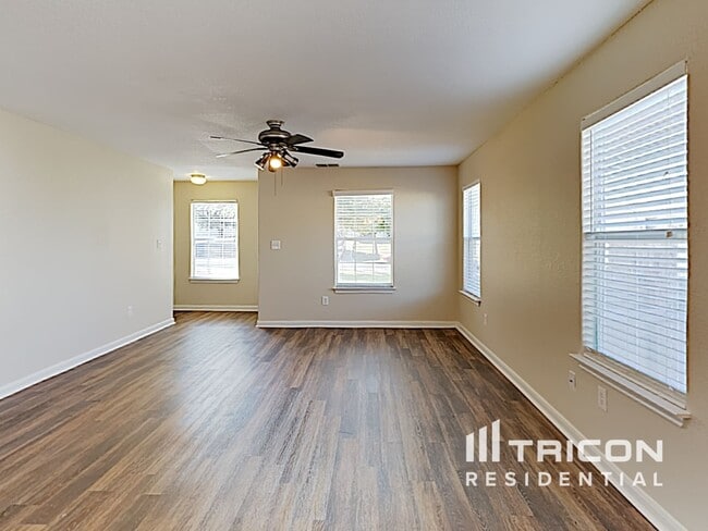 11247 Country Canyon in San Antonio, TX - Building Photo - Building Photo
