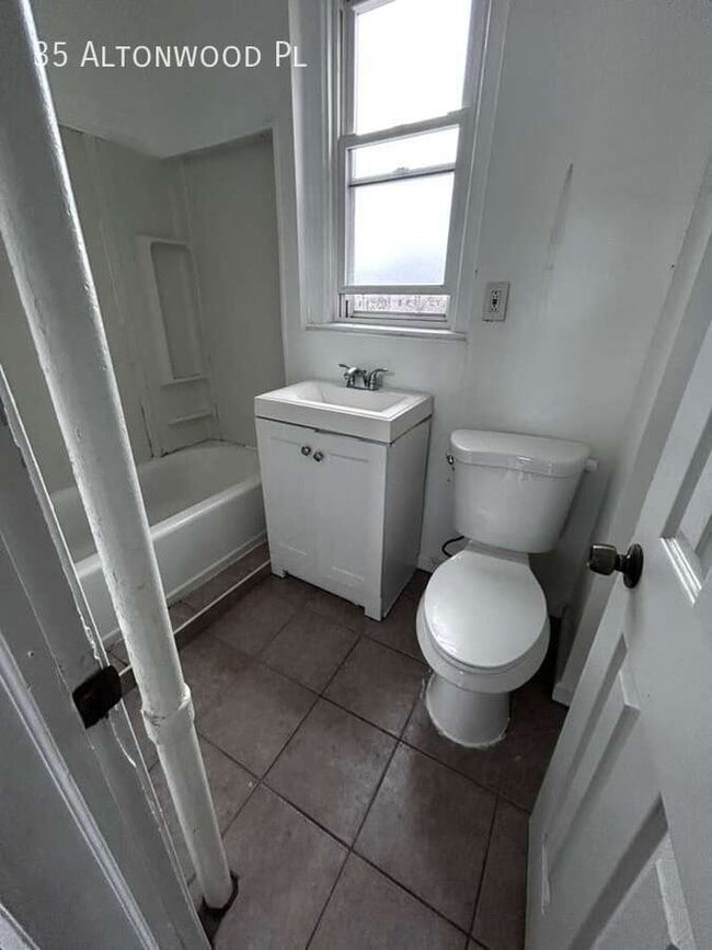 property at 35 Altonwood Pl