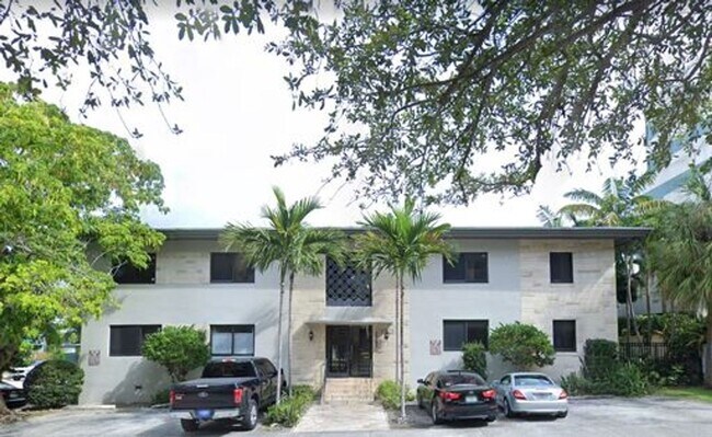 3201 Aviation Avenue in Coconut Grove, FL - Foto de edificio - Building Photo