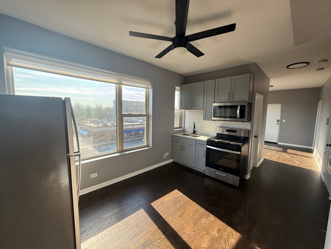 1856 W 18th St in Chicago, IL - Building Photo - Building Photo