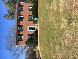 8373 Grove Angle Rd in Ellicott City, MD - Building Photo