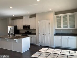 3201 Laurel Hl Rd in Severn, MD - Foto de edificio - Building Photo