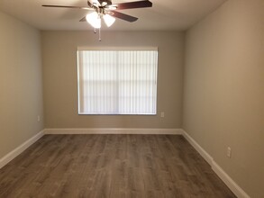 2914 Westmoreland Ct in New Port Richey, FL - Foto de edificio - Building Photo