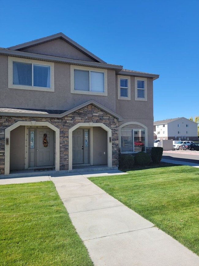 property at 565 Pioneer Rd