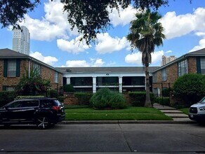 5353 Richmond Ave. in Houston, TX - Foto de edificio - Building Photo