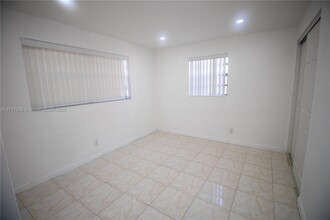 5826 S Farragut Dr in Hollywood, FL - Building Photo - Building Photo