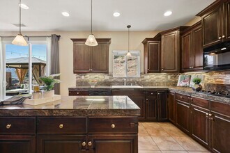 3436 Laurashawn Ln in Escondido, CA - Foto de edificio - Building Photo