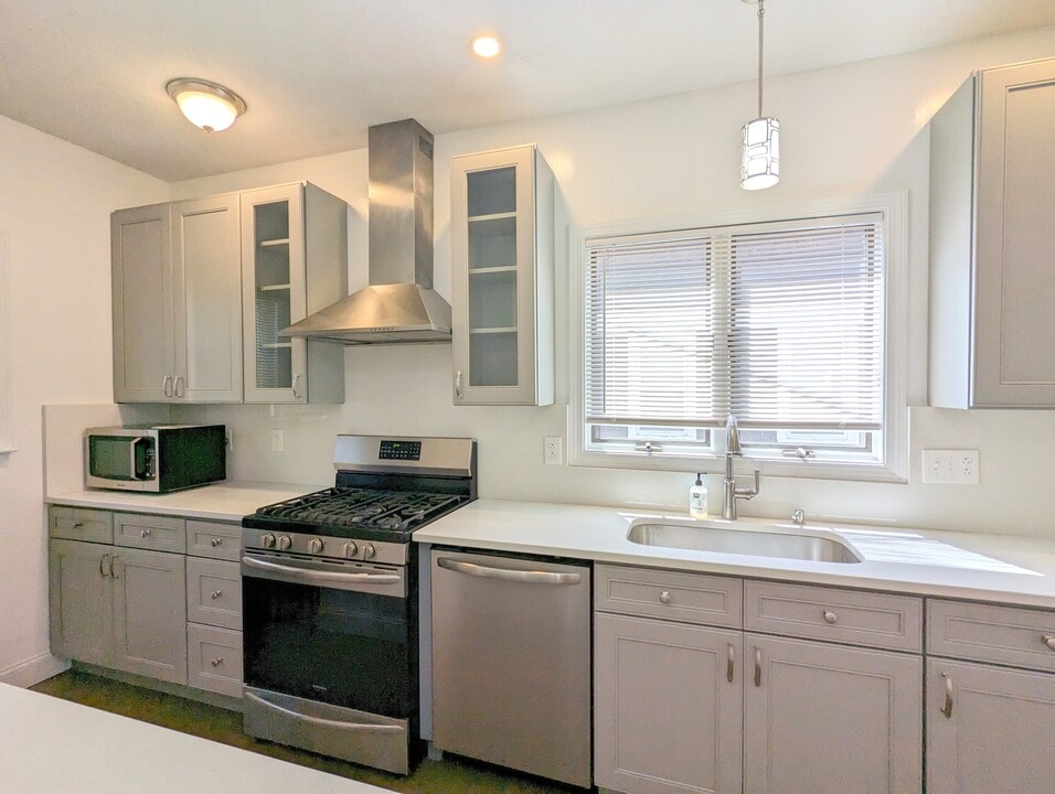108 W Quincy St, Unit 108 in Somerville, MA - Building Photo