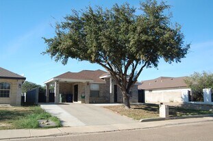 3222 Monclova Dr in Laredo, TX - Building Photo