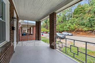 2242 Manor Ave in Pittsburgh, PA - Building Photo - Building Photo