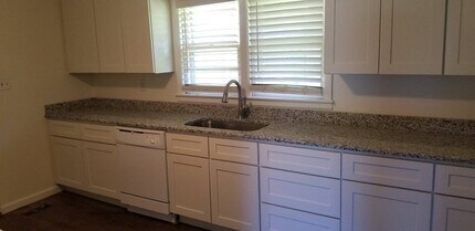 1620 Riverside Dr in Hillsborough, NC - Building Photo - Building Photo