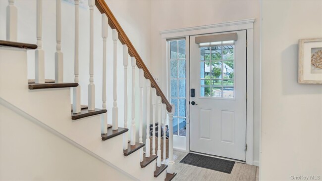 10 Leland Ln in Southampton, NY - Building Photo - Building Photo