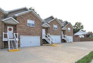 723 Sycamore St in Highland, IL - Building Photo