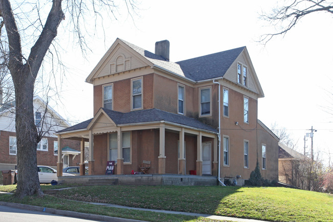 217 W Collins St in Oxford, OH - Building Photo - Building Photo