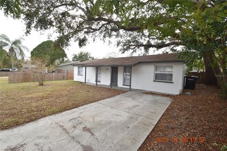 1032 Jadewood Ave in Clearwater, FL - Building Photo - Building Photo