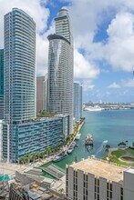 77 SE 5th St, Unit 2405 in Miami, FL - Building Photo - Building Photo
