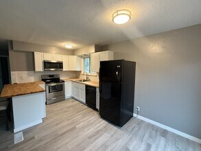244 150th St W in Apple Valley, MN - Building Photo - Building Photo