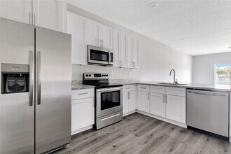 10385 Port Everglades St in Port Charlotte, FL - Building Photo - Building Photo
