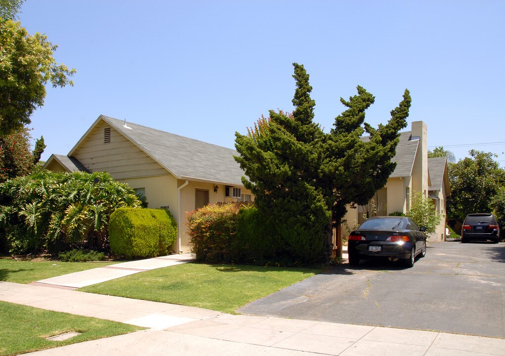 1125 Huntington Dr in South Pasadena, CA - Foto de edificio