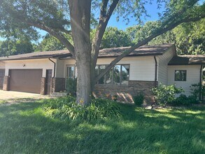 602 E 57th St in Sioux Falls, SD - Building Photo - Building Photo