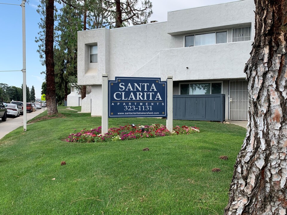 Santa Clarita Apartments in Bakersfield, CA - Building Photo