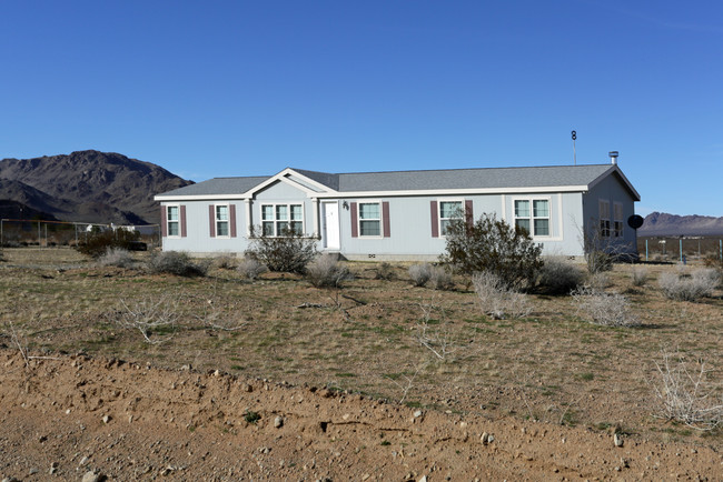 18180 Palisade Rd in Lucerne Valley, CA - Building Photo - Building Photo