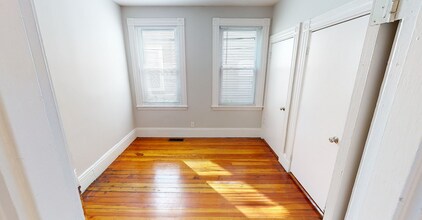 75 Spring St, Unit 1 in Cambridge, MA - Foto de edificio - Building Photo