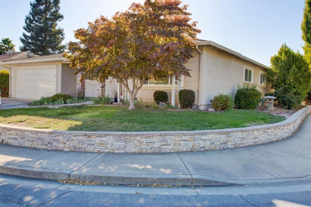 7195 Harvard Pl in Gilroy, CA - Building Photo