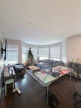 156 Hillside St, Unit 1 in Boston, MA - Foto de edificio - Building Photo