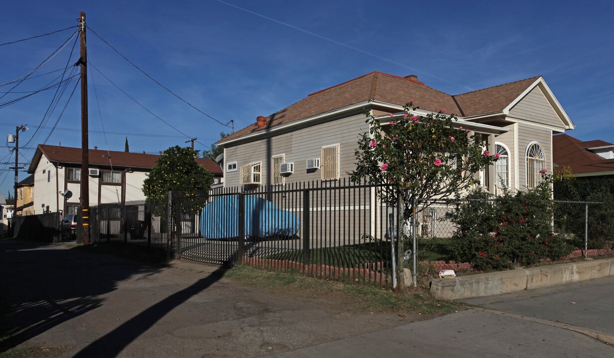 2521 Griffin Ave in Los Angeles, CA - Building Photo