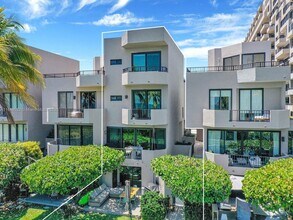 201 Crandon Blvd in Key Biscayne, FL - Building Photo - Building Photo