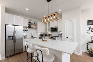 Aventon Noelle in Charleston, SC - Building Photo