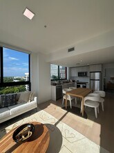 237 NW 31st St, Unit E1 in Miami, FL - Foto de edificio - Building Photo