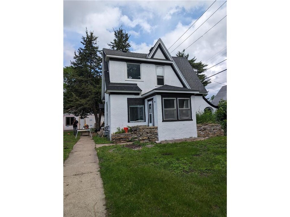 302 E 48th St in Minneapolis, MN - Building Photo