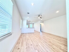 2000 Daleside Ln in Austin, TX - Building Photo - Building Photo