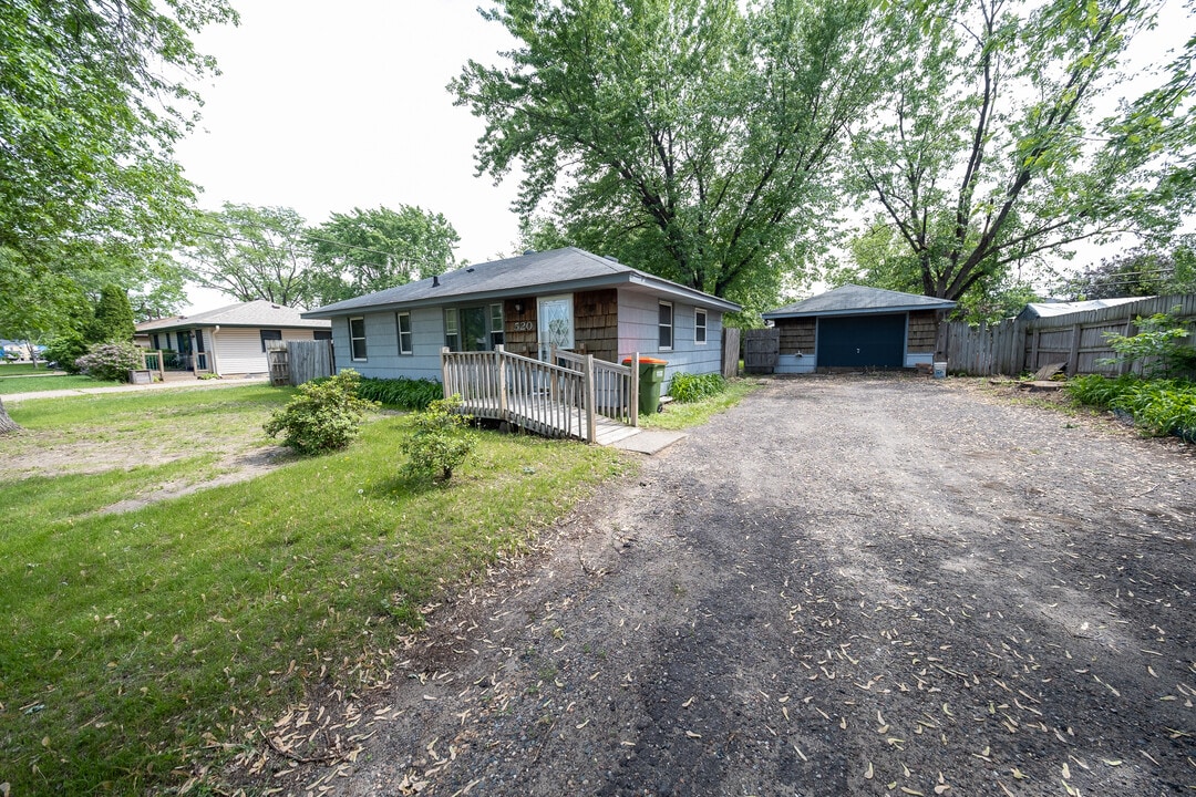 520 115th Ave NW in Minneapolis, MN - Building Photo