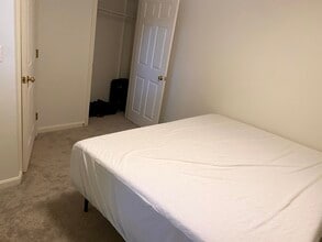 142 Blackberry Cir, Unit ADU - Heat, Hot water and Electric included in Colchester, VT - Building Photo - Building Photo