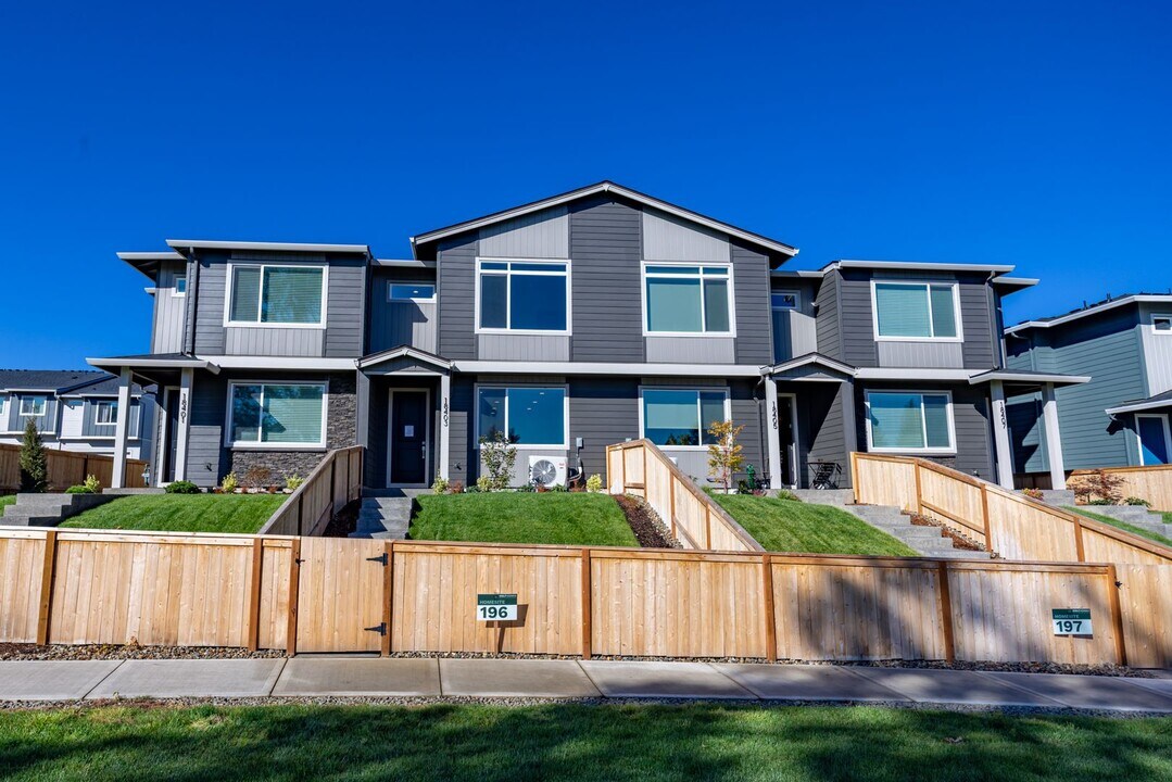 18403 NE 43rd Pl in Vancouver, WA - Building Photo