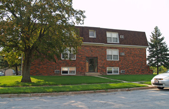 1411 Willow St in Sycamore, IL - Building Photo - Building Photo